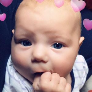 Meet your Posher, Lora